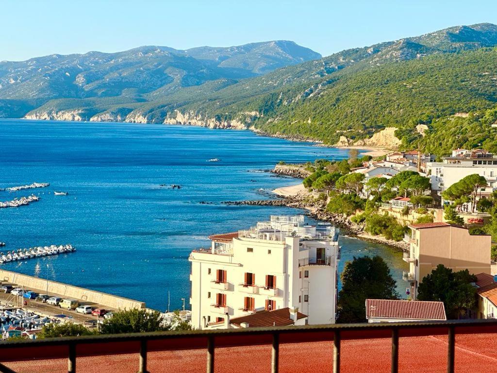 Апартаменты Cala Gonone House Экстерьер фото
